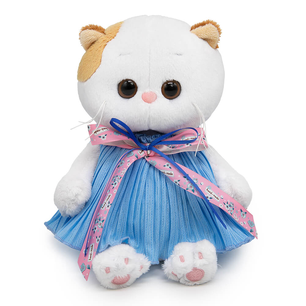 in a crinkled dress with a bow