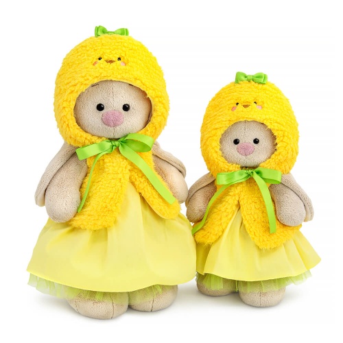 Zaika Mi in a "Chicken" hat