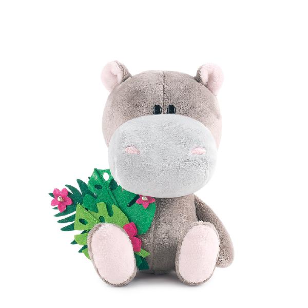 Hippo Bapoto with a bouquet