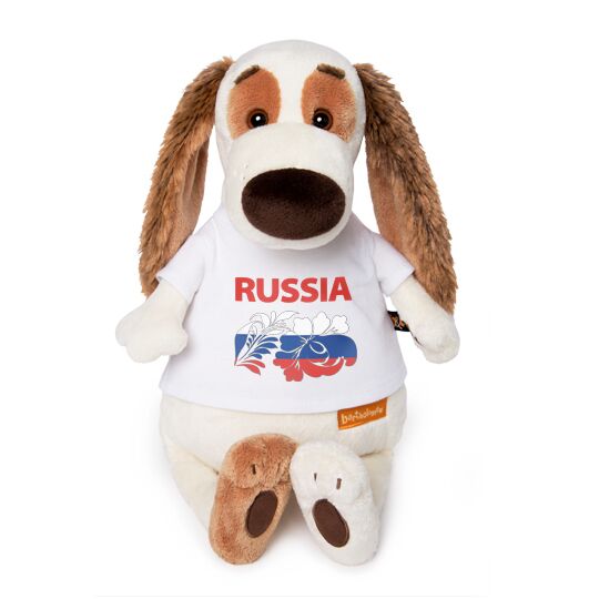 in a T-shirt with "Russia" print