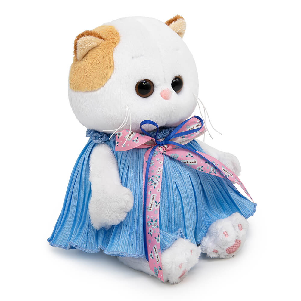 in a crinkled dress with a bow