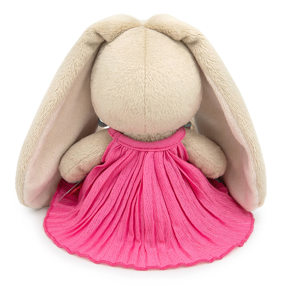 in a crinkled dress with a bow